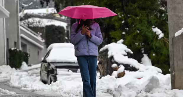 Καιρός: Τσουχτερό κρύο και χιόνια έως την Τετάρτη και μετά βροχές και στην Αττική – Ανεβαίνει αισθητά η θερμοκρασία από το επόμενο Σάββατο