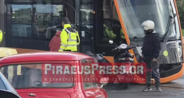 Τροχαίο στον Πειραιά: Μηχανάκι συγκρούστηκε με Τραμ