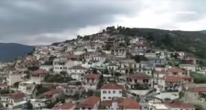 Δασκάλα επέστρεψε στο χωριό της και διδάσκει στο σχολείο
