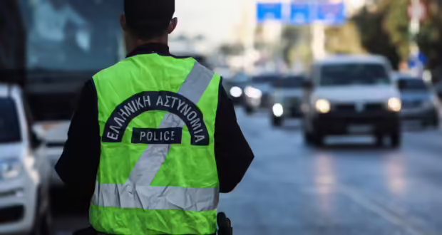 Θεσσαλονίκη: Του έκοψε κλήση τροχονόμος και τον χτύπησε με το φορτηγό – Απίστευτο περιστατικό στην Καλαμαριά