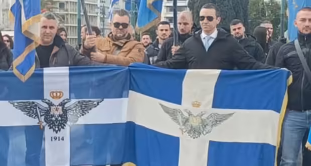 Ο Ηλίας Κασιδιάρης πήρε άδεια από τη φυλακή και βρέθηκε σε πολιτική συγκέντρωση στο Σύνταγμα