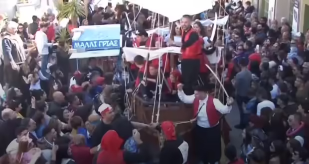 Θυμιανά Χίου: Πυρετώδεις προετοιμασίες για το αποκριάτικο έθιμο της Μόστρας