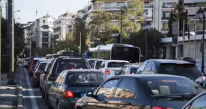 Κίνηση στους δρόμους: Στο «κόκκινο» Κηφισός, Κηφισίας και κέντρο της Αθήνας – Καθυστερήσεις έως 30 λεπτών στην Αττική Οδό