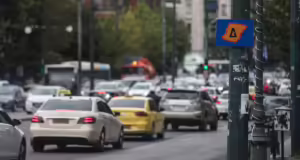 Κίνηση στους δρόμους: Κυκλοφοριακό χάος σε Κηφισό, Κηφισίας και κέντρο της Αθήνας – Καθυστερήσεις και στην Αττική Οδό