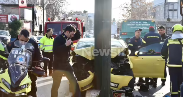 Θανατηφόρο τροχαίο στην Πειραιώς: Κατέληξε η 61χρονη επιβάτιδα του ταξί που καρφώθηκε σε κολώνα