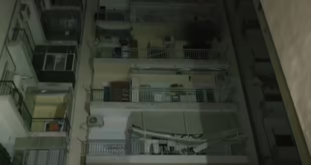 Θεσσαλονίκη: Νεκρός άνδρας μετά από φωτιά σε διαμέρισμα – Πήδηξε από το μπαλκόνι και σκοτώθηκε