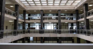 Θεσσαλονίκη: 61χρονος παρέσυρε δικαστικό επιμελητή που πήγε να του επιδώσει απόφαση προσωποκράτησης
