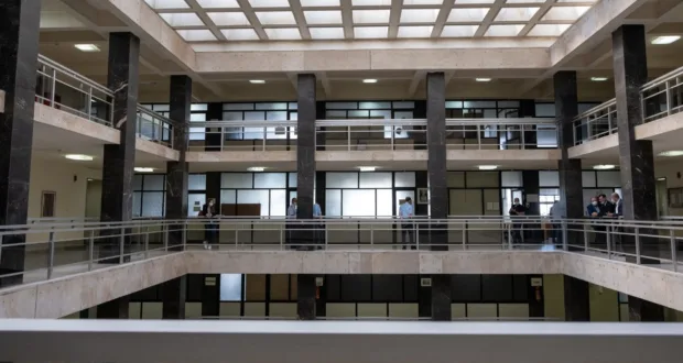 Θεσσαλονίκη: 61χρονος παρέσυρε δικαστικό επιμελητή που πήγε να του επιδώσει απόφαση προσωποκράτησης