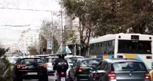 Κίνηση στους δρόμους: Απροσπέλαστος ο Πειραιάς λόγω ακινητοποιημένης νταλίκας – Καθυστερήσεις σε Κηφισό και Αττική Οδό