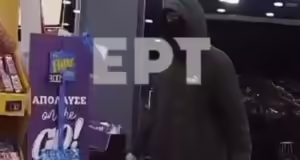 Ληστής απειλεί με μαχαίρι υπαλλήλους μίνι μάρκετ στη Θεσσαλονίκη – Βίντεο από τη δράση του
