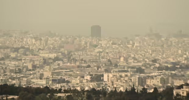 Καιρός σήμερα: «Εισβολή» αφρικανικής σκόνης – Στους 24 βαθμούς η θερμοκρασία στην Αττική