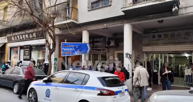 Θρίλερ στην Ομόνοια με τον τουρίστα που βρέθηκε νεκρός – Τα δεμένα χέρια, η σακούλα στο κεφάλι, η φιάλη οξυγόνου και το ερωτικό challenge