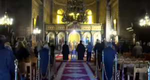 Πλήθος κόσμου στον αποχαιρετισμό του Μητροπολίτη πρώην Θεσσαλονίκης Άνθιμου