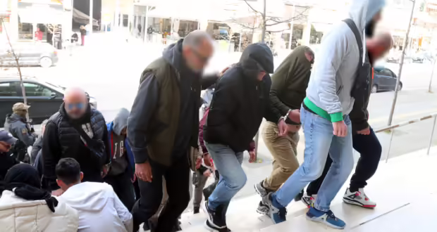 Θεσσαλονίκη: Στις εισαγγελικές αρχές οι 23 συλληφθέντες για τα κυκλώματα αρχαιοκαπηλίας– Απαγγέλθηκαν κακουργηματικές διώξεις