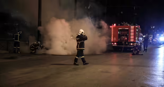 Φωτιά σε επαγγελματικό χώρο στο Βιομηχανικό Πάρκο Σχιστού στο Πέραμα