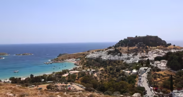 Ακρόπολη της Λίνδου: Μαγεύει τους επισκέπτες ο επιβλητικός δωρικός ναός της Αθηνάς Λινδίας