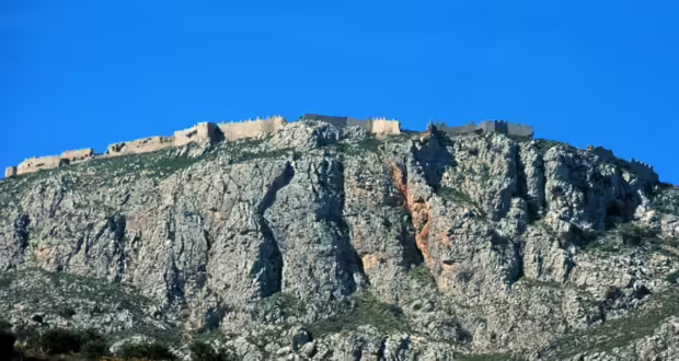 Ακροκόρινθος: Εκδρομή στο ιστορικό κάστρο της Πελοποννήσου που απέχει μια ώρα από την Αθήνα