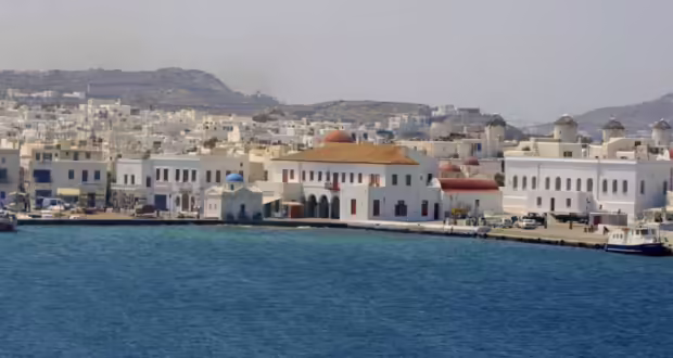 «Fast Ferries Andros»: Έφυγε από τη Μύκονο χωρίς επιβάτες λόγω βλάβης