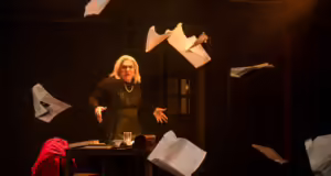 Η παράσταση «Είμαι η Γυναίκα Μου» στο Θέατρο Artbox Fargani