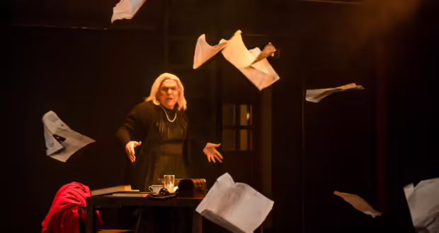Η παράσταση «Είμαι η Γυναίκα Μου» στο Θέατρο Artbox Fargani