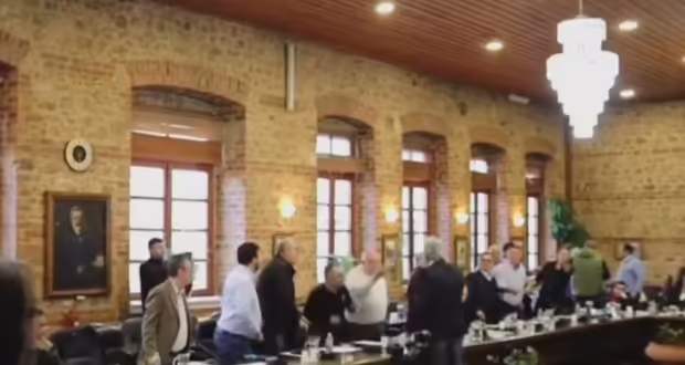 Ένταση στη συνεδρίαση του Δημοτικού Συμβουλίου Βέροιας – Αιτία η λειτουργία του βιολογικού καθαρισμού
