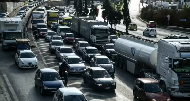 Τροχαίο ατύχημα στον Κηφισό: Κυκλοφοριακό «έμφραγμα» από τη σύγκρουση 3 οχημάτων στην άνοδο, στο ύψος της λεωφόρου Αθηνών