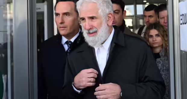 Πέτρος Φιλιππίδης: «Την άρπαξε με βία και της έφερε το κεφάλι της στα γεννητικά του όργανα», κατέθεσε φίλη καταγγέλλουσας για απόπειρα βιασμού