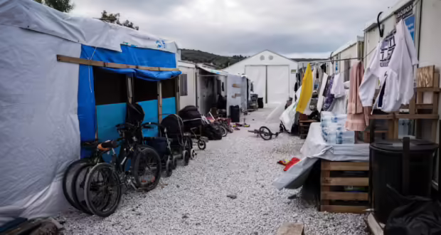 Κλείνουν τρεις δομές φιλοξενίας με εντολή Βορίδη – Εξοικονομούνται πάνω από 3,5 εκατ. ευρώ