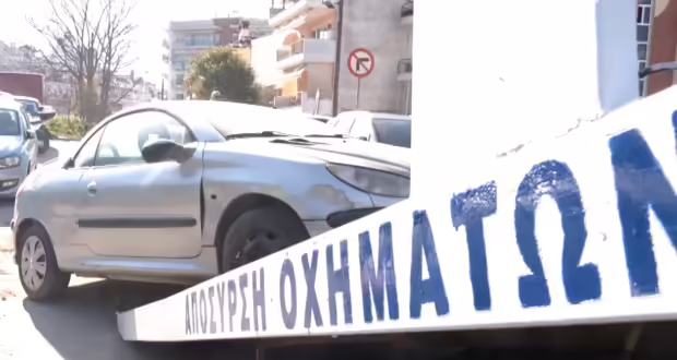 Εκατοντάδες εγκαταλελειμμένα αυτοκίνητα σε διάφορα σημεία της Θεσσαλονίκης