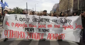 25η Μαρτίου: Διαμαρτυρία για τα Τέμπη μετά την ολοκλήρωση της στρατιωτικής παρέλασης στην Αθήνα