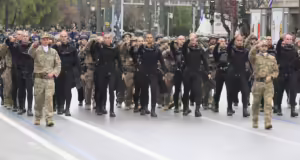 25η Μαρτίου: Οι πιο χαρακτηριστικές στιγμές από την στρατιωτική παρέλαση – Από τα ΟΥΚ, στα Rafale και στα άρματα μάχης