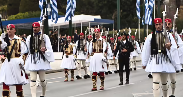 Η «γκάφα» της ΕΡΤ κατά την μετάδοση της στρατιωτικής παρέλασης – Παρουσίασαν τον Ευαγόρα Παλληκαρίδη ως θύμα των Οθωμανών