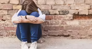 Θεσσαλονίκη: Κάθειρξη 8 ετών σε άνδρα που κακοποίησε σεξουαλικά την ανήλικη κόρη του φίλου του – Την είχε βιάσει και ο σύντροφος της μητέρα της