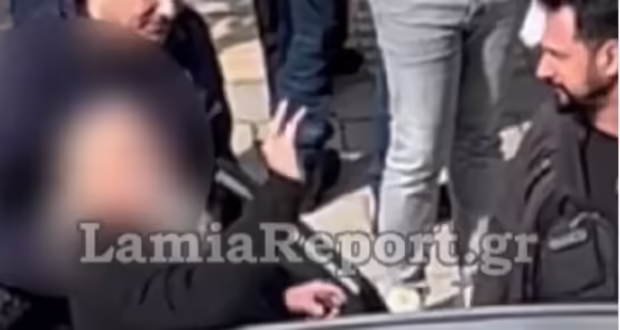 Αρχιμανδρίτης στη Λαμία έβριζε και έκανε άσεμνες χειρονομίες σε αστυνομικούς γιατί του πήραν τις πινακίδες: «Πάσχα να μη σε βρει»