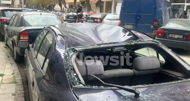 Θεσσαλονίκη: Γυναίκα έπεσε από μπαλκόνι και κατέληξε σε παρκαρισμένο αυτοκίνητο – Νοσηλεύεται πολυτραυματίας