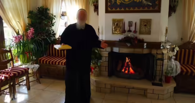 Λαμία: «Πήγα να κοινωνήσω μια γιαγιά που πέθαινε και με συνέλαβαν τα γαϊδούρια», λέει ο αρχιμανδρίτης