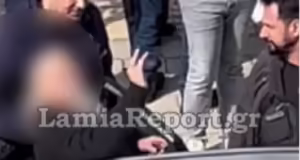 Στην ψυχιατρική κλινική της Λάρισας ο αρχιμανδρίτης που έβριζε και έκανε άσεμνες χειρονομίες στους αστυνομικούς