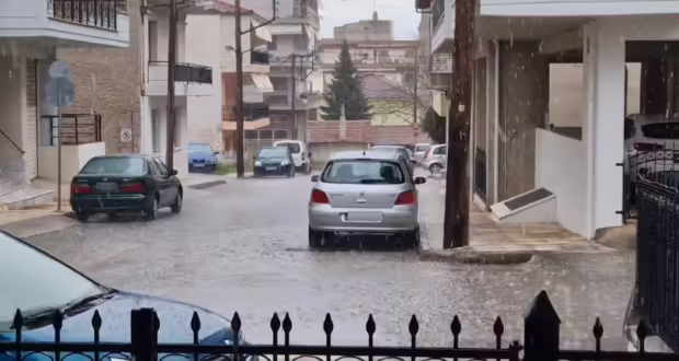 Κοζάνη: Σφοδρή χαλαζόπτωση – «Άσπρισε» ο τόπος λόγω της κακοκαιρίας