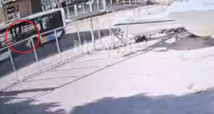 Κορωπί: Νέο βίντεο ντοκουμέντο από την επίθεση του 51χρονου στο λεωφορείο που επέβαινε το δεύτερο θύμα του