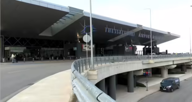 Θεσσαλονίκη: Διαμαρτυρία ιδιοκτητών ταξί στο αεροδρόμιο «Μακεδονία»