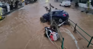 Κακοκαιρία: Εικόνες χάους σε Πάρο, Μύκονο, Σύρο και Χίο – Τεράστιες καταστροφές στους δρόμους, μέσα στις λάσπες σπίτια και επιχειρήσεις