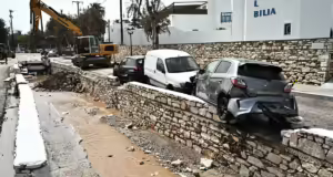 Κακοκαιρία: Σε κατάσταση έκτακτης ανάγκης η Πάρος λόγω της σφοδρής κακοκαιρίας που σάρωσε τις Κυκλάδες