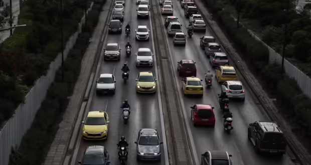 Κίνηση στους δρόμους: Ουρές χιλιομέτρων σε Κηφισό, Κηφισίας και Λεωφόρο Αθηνών – Μεγάλες καθυστερήσεις στην Αττική Οδό