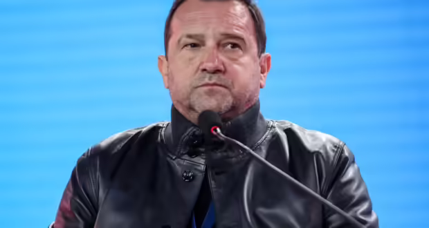Νίκος Πλακιάς κατά Κώστα Λακαφώση: «Ο “εθνικός μας πραγματογνώμονας” δεν άσκησε ποτέ το επάγγελμα του μηχανικού»