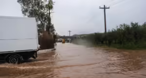 Κακοκαιρία στη Μακεδονία: Διακοπή κυκλοφορίας σε ιρλανδικές διαβάσεις και επαρχιακές οδούς λόγω της σφοδρής βροχής