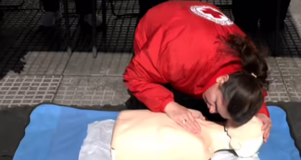 Θεσσαλονίκη: Επιδείξεις πρώτων βοηθειών- Δράση για την παγκόσμια μέρα υγείας από τον Ερυθρό Σταυρό