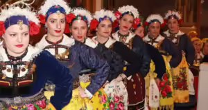 Πασχαλινά τοπικά έθιμα: Οι Λαζαρίνες στην Κοζάνη και το Κυνήγι Πασχαλινών Αβγών στα Χανιά για καλό σκοπό