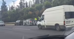 Κίνηση στους δρόμους: Ουρές ακινητοποιημένων οχημάτων στην Αττική Οδό μετά από δύο απανωτά συμβάντα