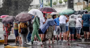 Καιρός αύριο: Καταιγίδες και βροχές σε Δωδεκάνησα και Κρήτη – Θυελλώδεις άνεμοι έως 8 μποφόρ θα ταράξουν το Αιγαίο