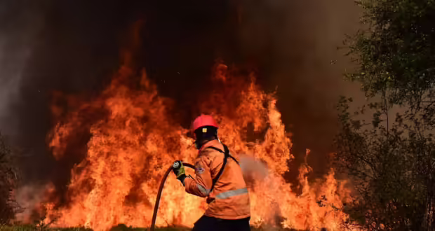 Φωτιά στη Σητεία – Κινδύνεψαν σπίτια, άμεση επέμβαση από την πυροσβεστική